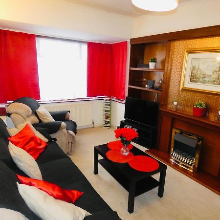 Spacious 3 Bed House With Parking & Good Transport South Norwood المظهر الخارجي الصورة