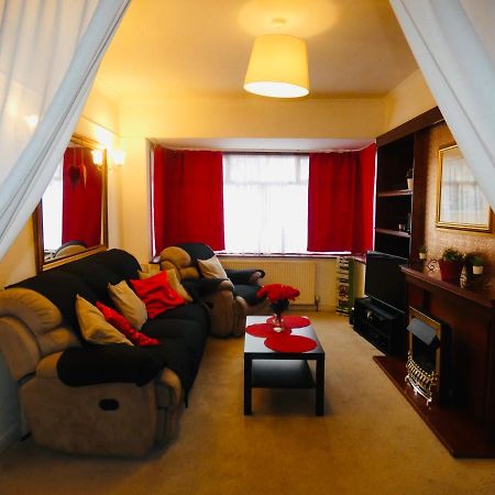 Spacious 3 Bed House With Parking & Good Transport South Norwood المظهر الخارجي الصورة