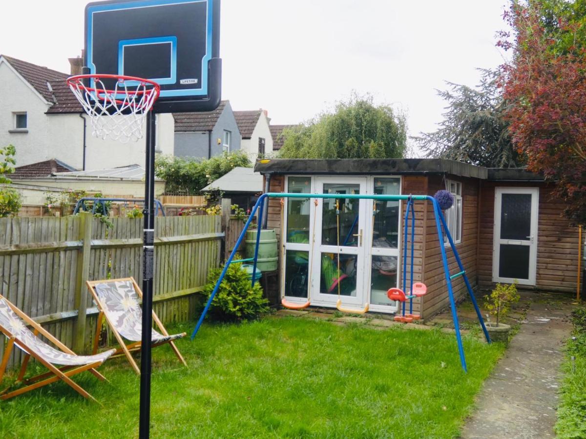 Spacious 3 Bed House With Parking & Good Transport South Norwood المظهر الخارجي الصورة