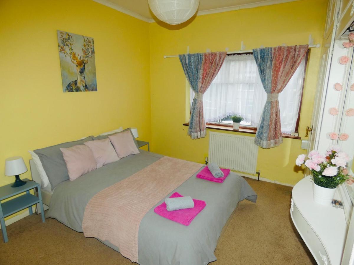 Spacious 3 Bed House With Parking & Good Transport South Norwood المظهر الخارجي الصورة