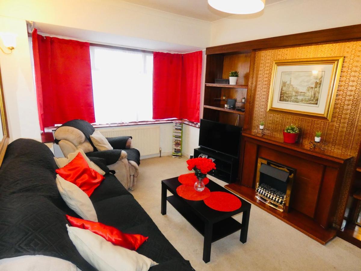 Spacious 3 Bed House With Parking & Good Transport South Norwood المظهر الخارجي الصورة